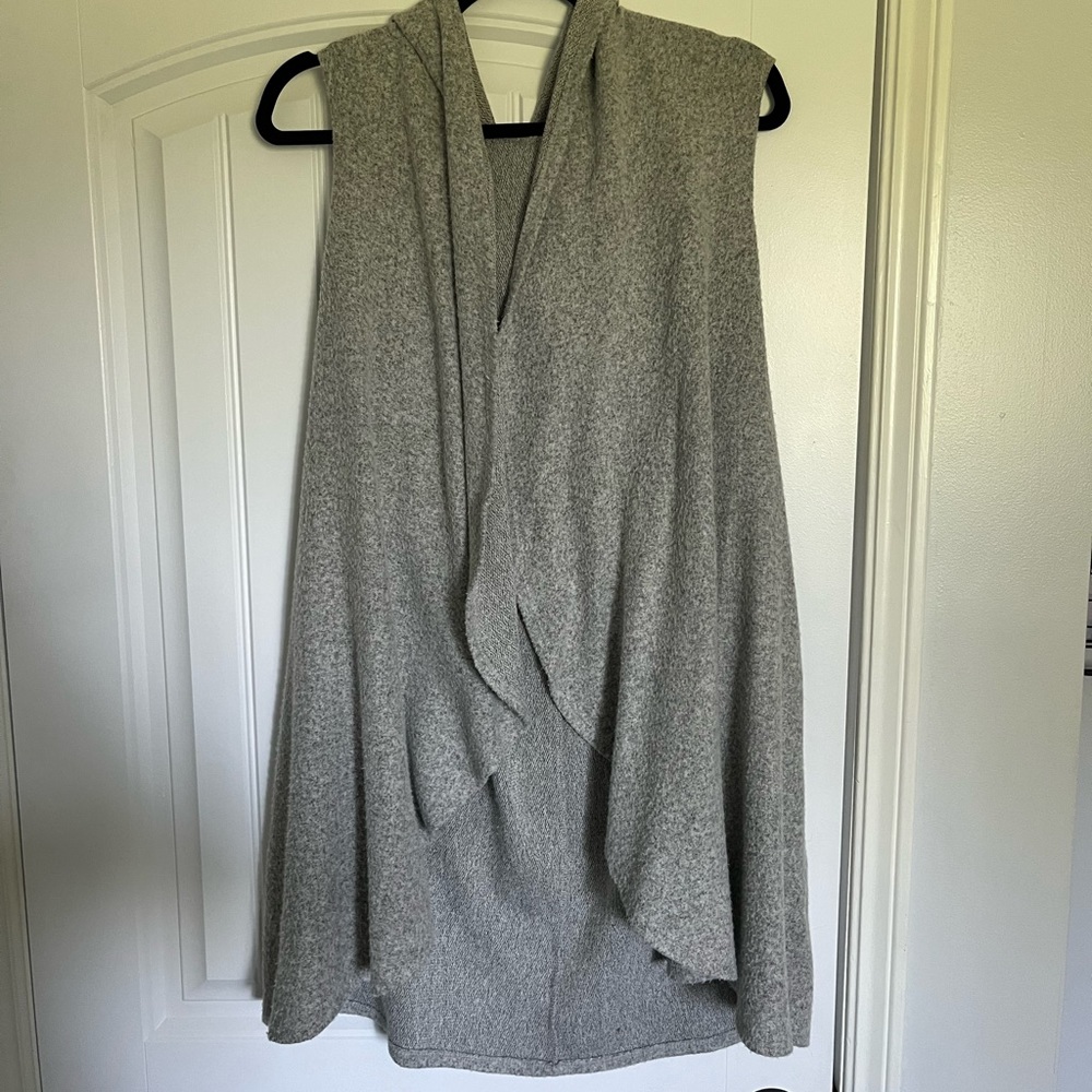 Sleeveless cardigan
